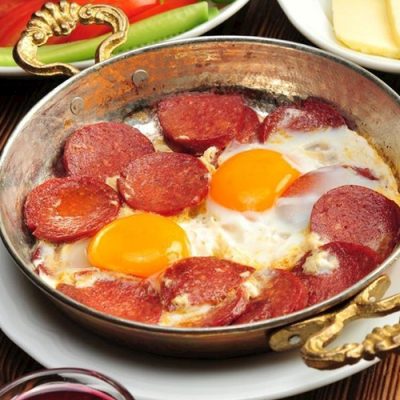 Sucuklu Yumurta
