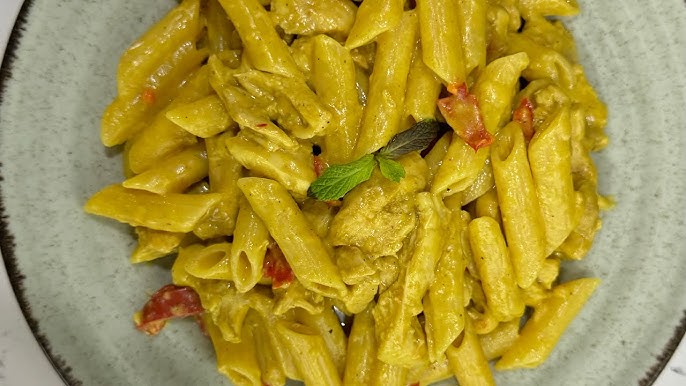 Köri Soslu Kremalı Tavuklu Mantarlı Penne